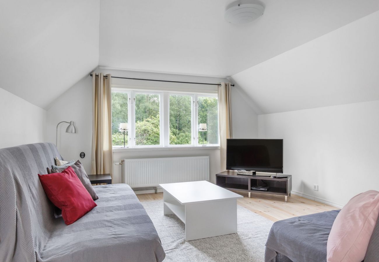 Nice living room with tv and windows