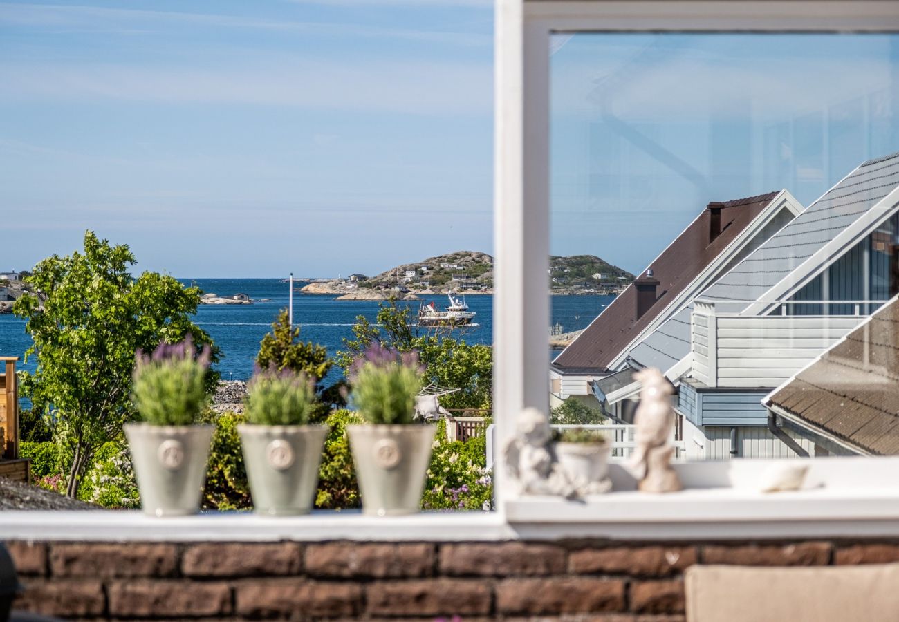 House in Donsö - Large and spacious accommodation on Donsö with ocean view| SE08030