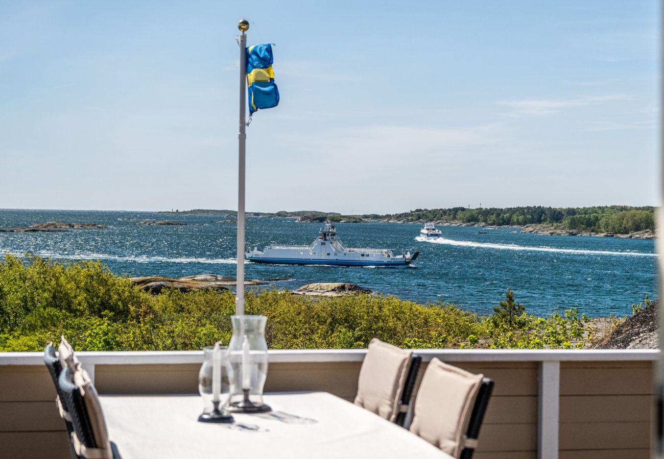 House in Donsö - Large and spacious accommodation on Donsö with ocean view| SE08030