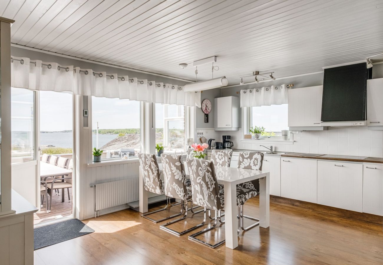 House in Donsö - Large and spacious accommodation on Donsö with ocean view| SE08030