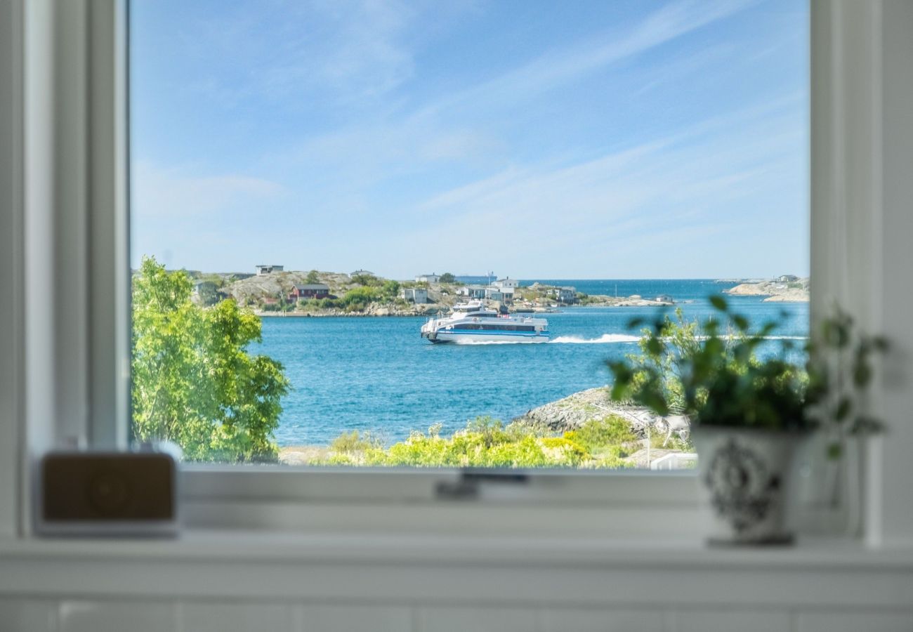 House in Donsö - Large and spacious accommodation on Donsö with ocean view| SE08030