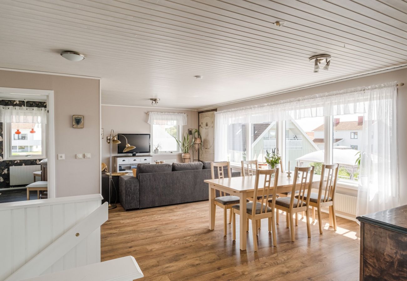 House in Donsö - Large and spacious accommodation on Donsö with ocean view| SE08030