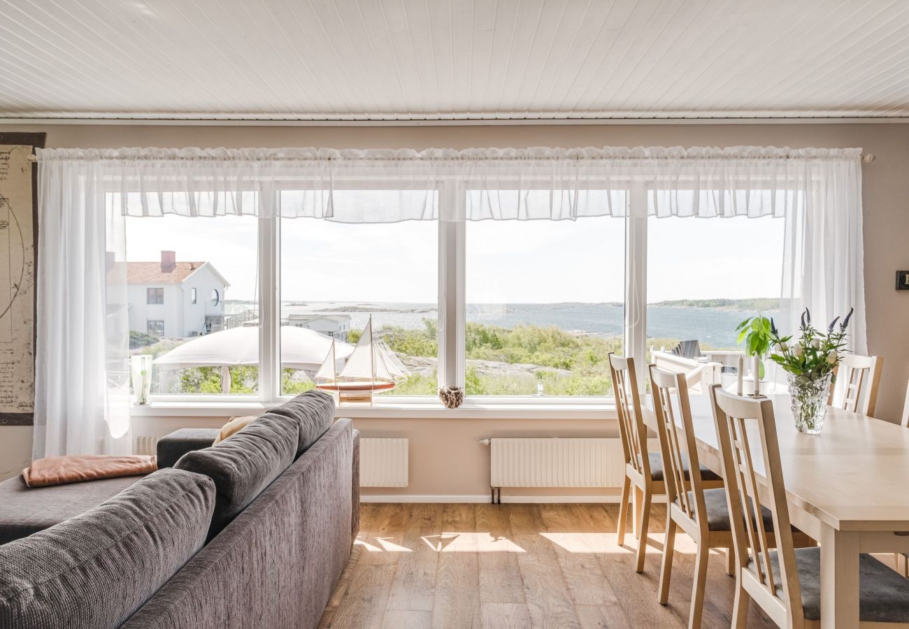 House in Donsö - Large and spacious accommodation on Donsö with ocean view| SE08030