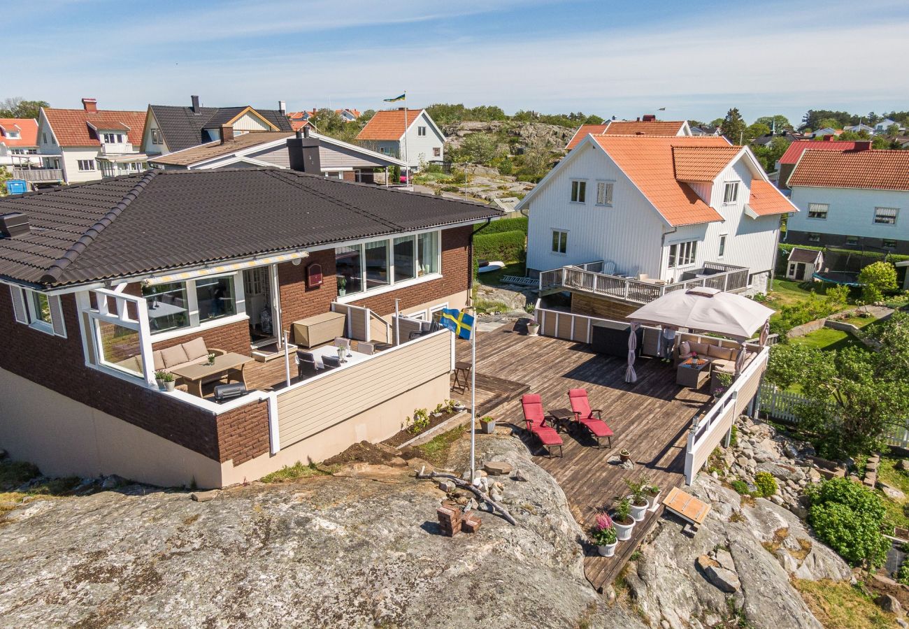 House in Donsö - Large and spacious accommodation on Donsö with ocean view| SE08030