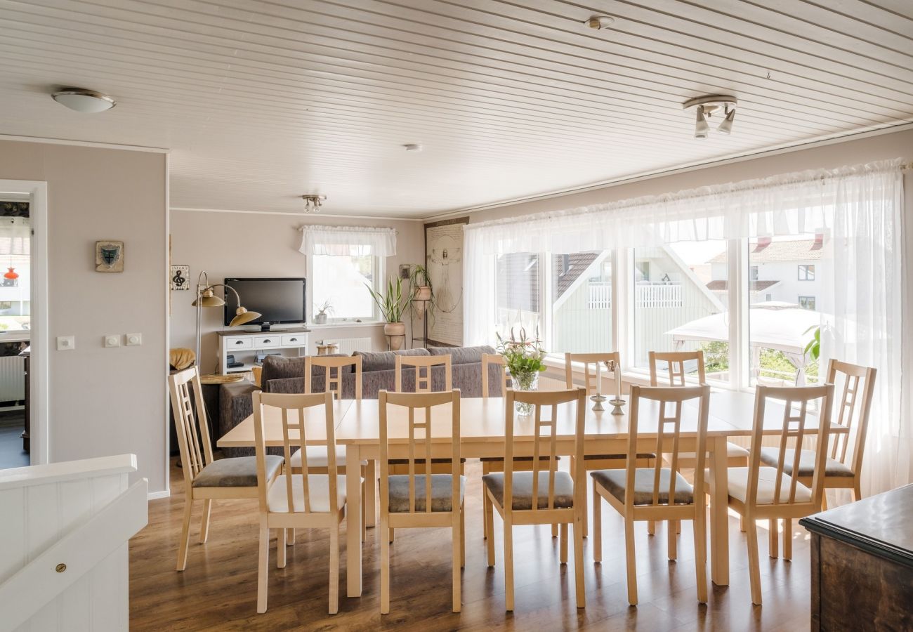 House in Donsö - Large and spacious accommodation on Donsö with ocean view| SE08030