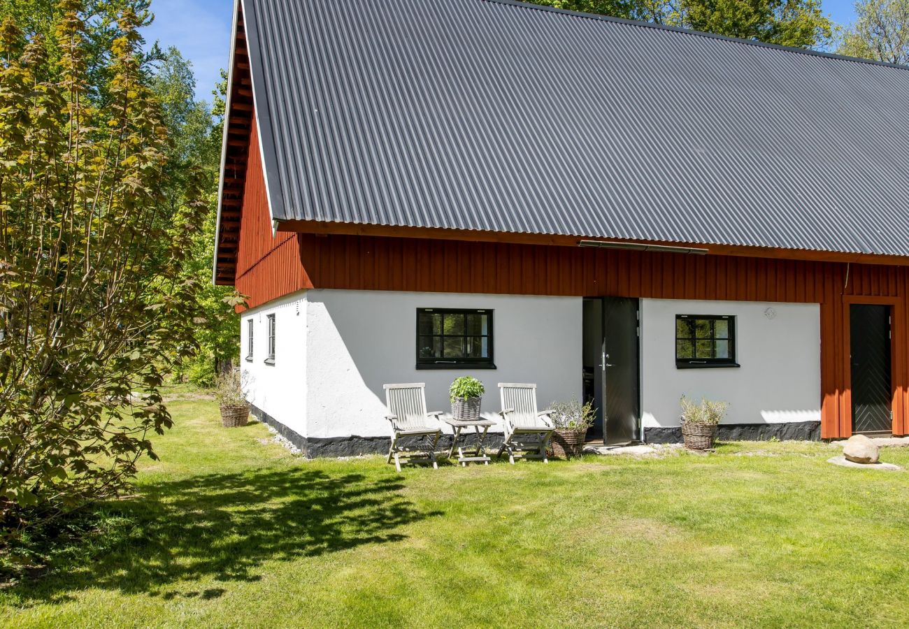 House in Bredaryd - Cosy cottage close to the lake Bolmen, Småland | SE07004