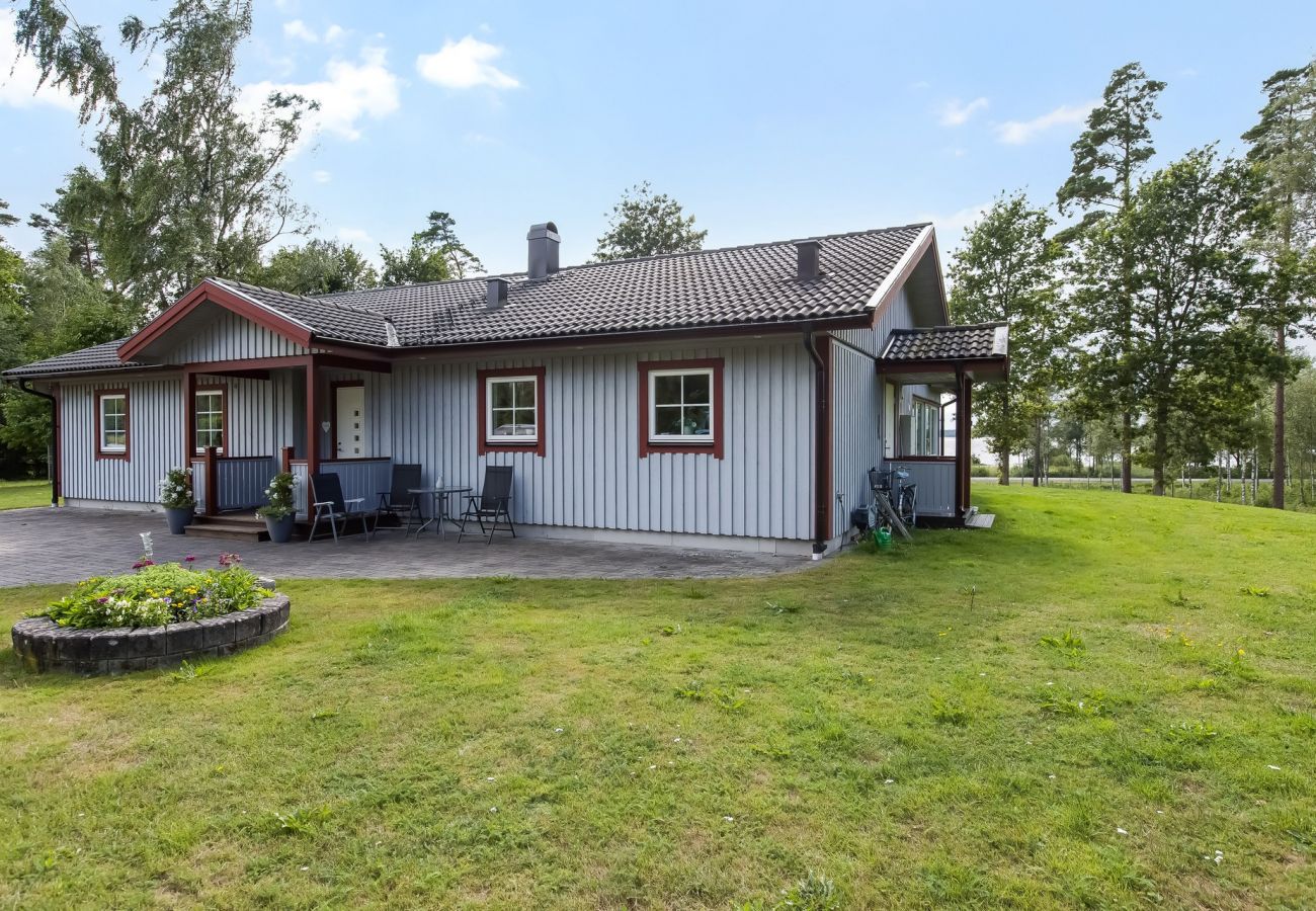 House in Ljungby - Holiday house in Hölminge with panoramic views of Lake Bolmen | SE06024