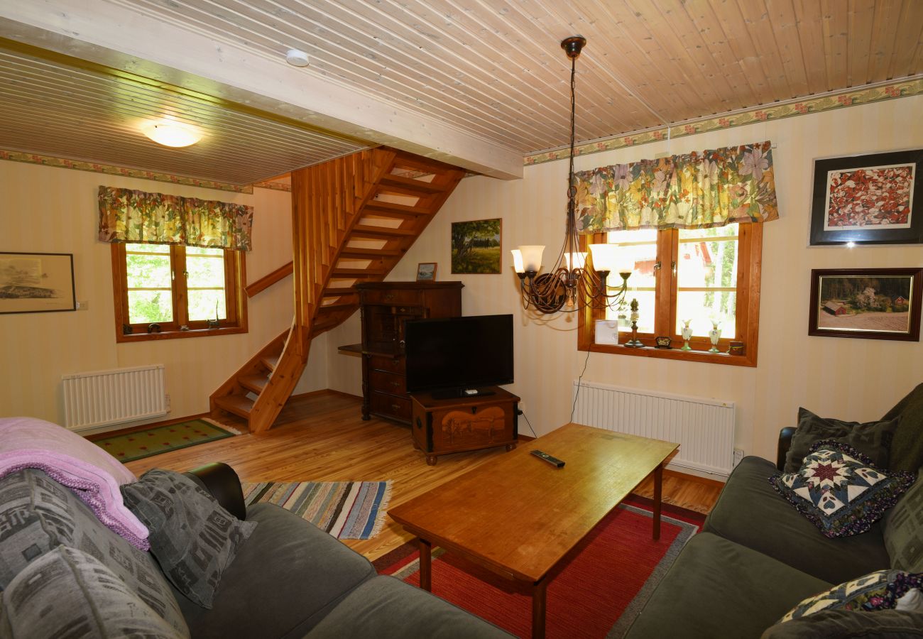 House in Mellerud - Cozy and rural holiday accommodation 150 meters from Lake Vänern | SE17003