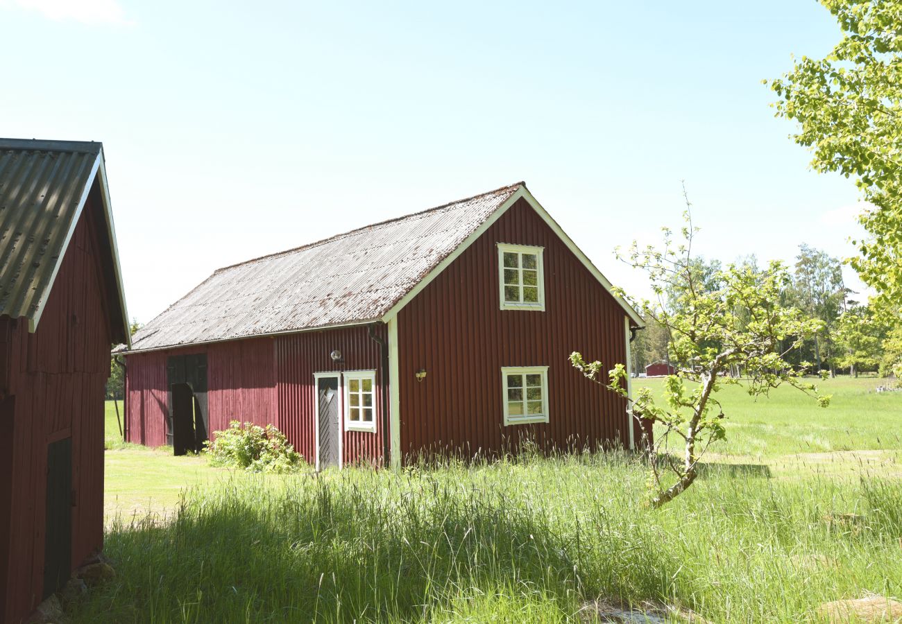 House in Mellerud - Cozy and rural holiday accommodation 150 meters from Lake Vänern | SE17003