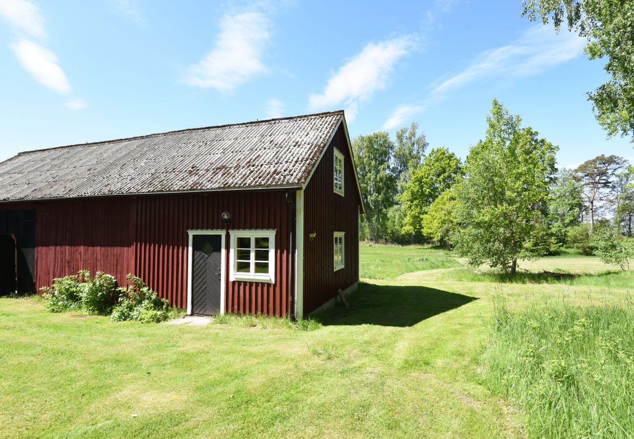 House in Mellerud - Cozy and rural holiday accommodation 150 meters from Lake Vänern | SE17003