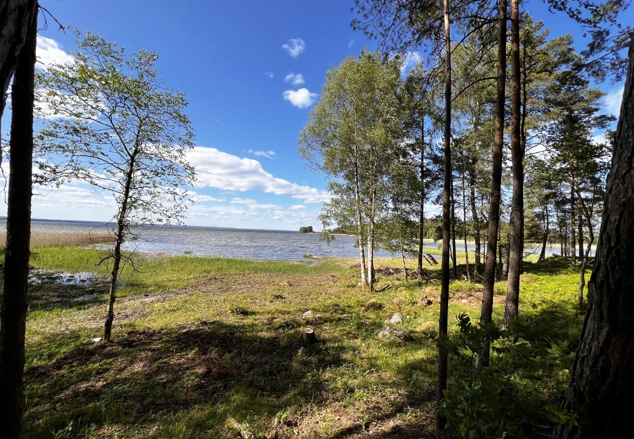 House in Mellerud - Cozy and rural holiday accommodation 150 meters from Lake Vänern | SE17003