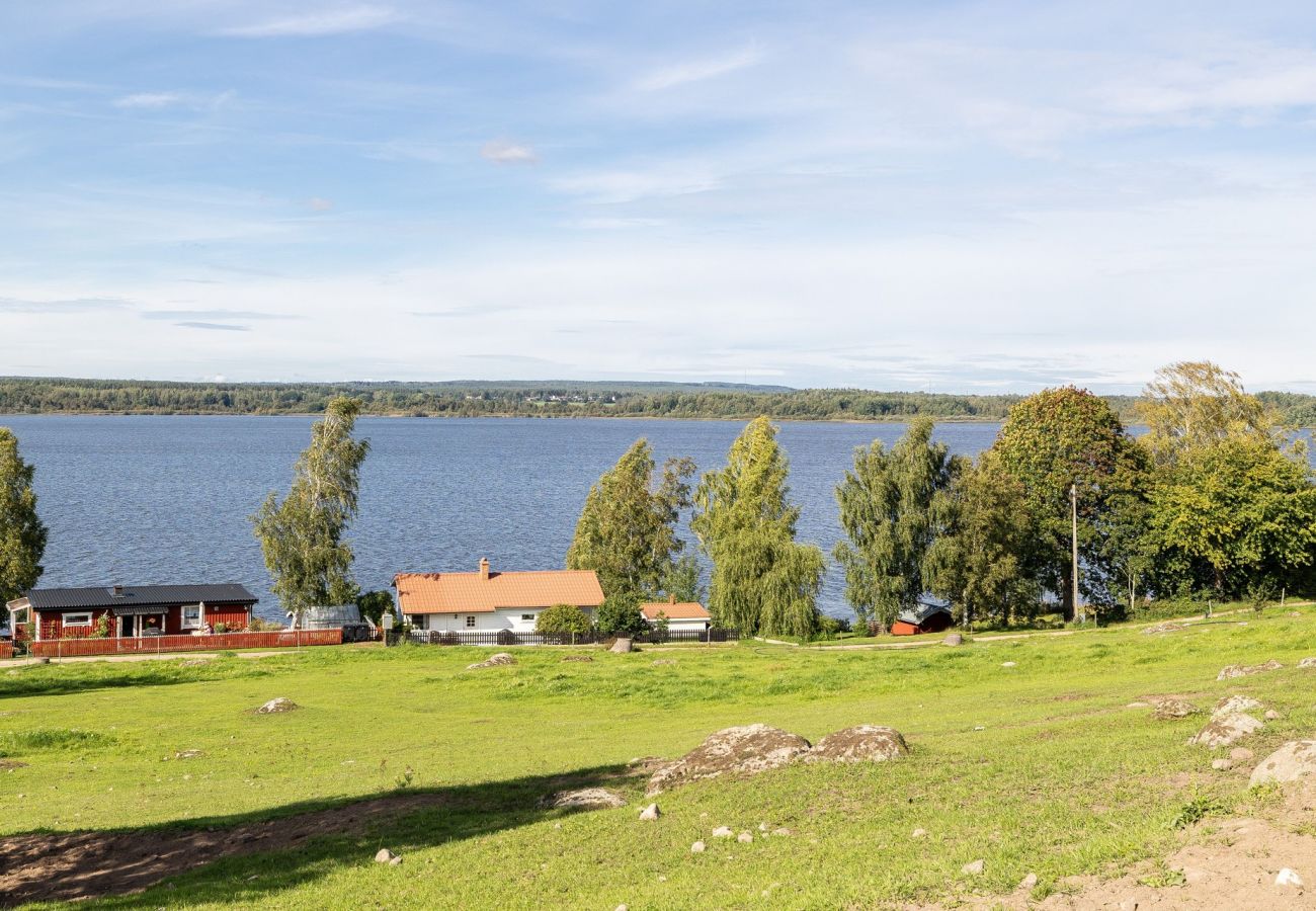 House in Vimmerby - Cottage with its own sandy beach near VimmerbyI SE05018