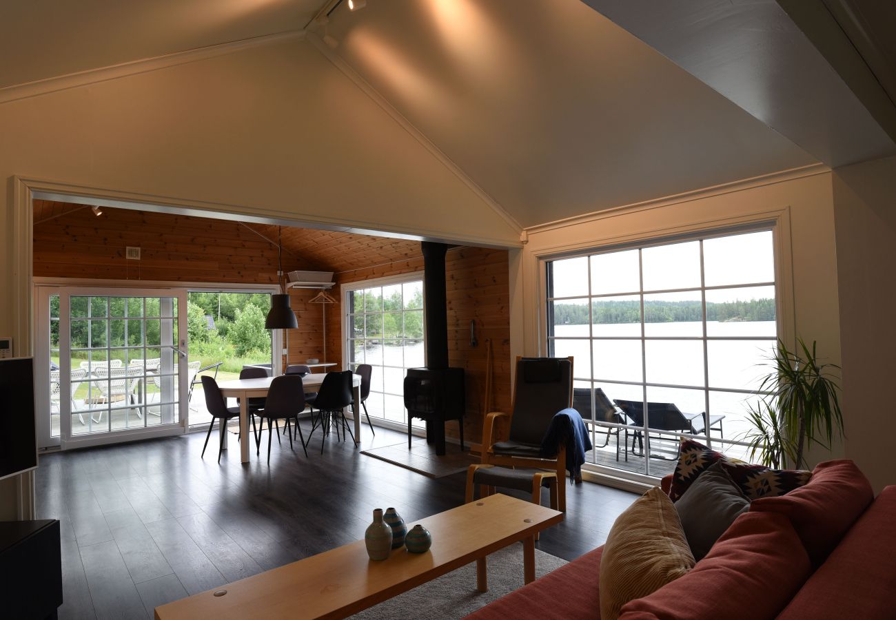 House in Arvika - Cozy holiday home with its own jetty and panoramic views of Norra Örsjön