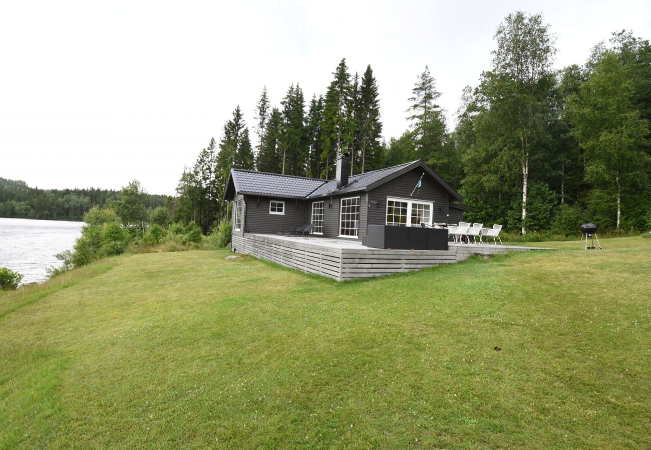 House in Arvika - Cozy holiday home with its own jetty and panoramic views of Norra Örsjön