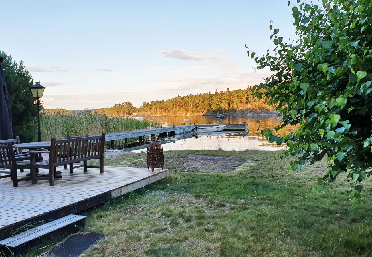 House in Stavsnäs - Staynordic | Archipelago house with private beach and jetty | SE13001