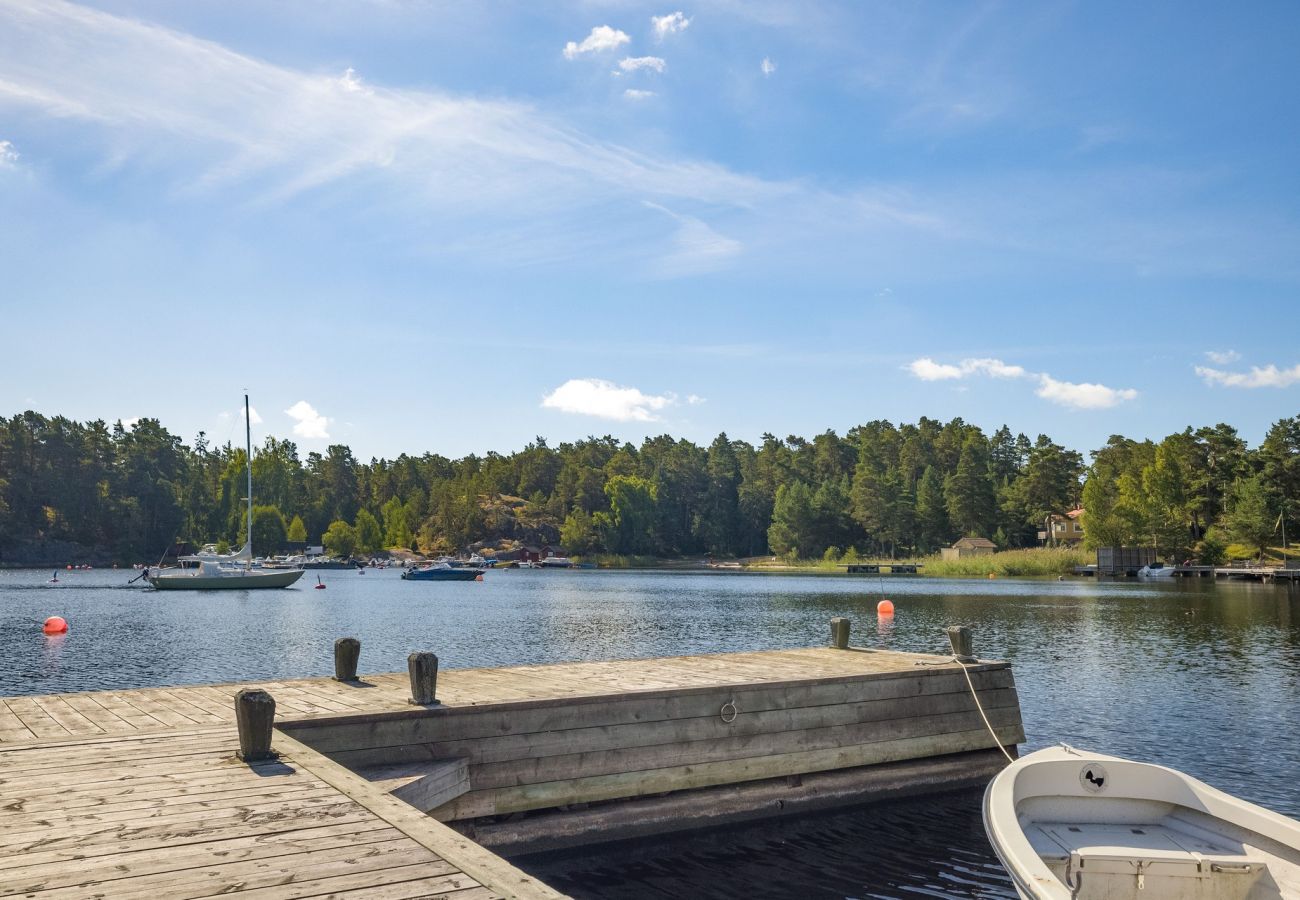 House in Stavsnäs - Staynordic | Archipelago house with private beach and jetty | SE13001