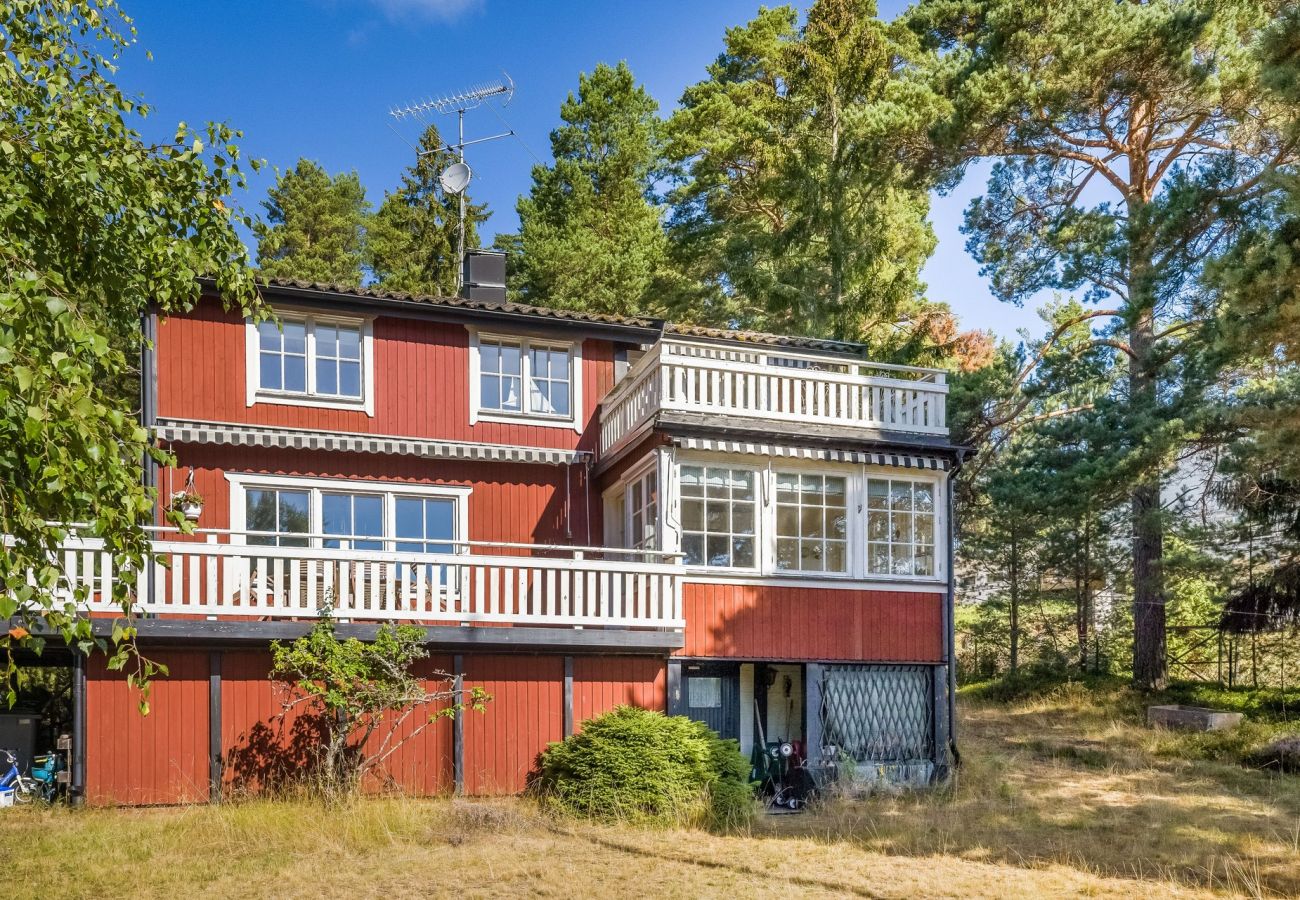 House in Stavsnäs - Staynordic | Archipelago house with private beach and jetty | SE13001