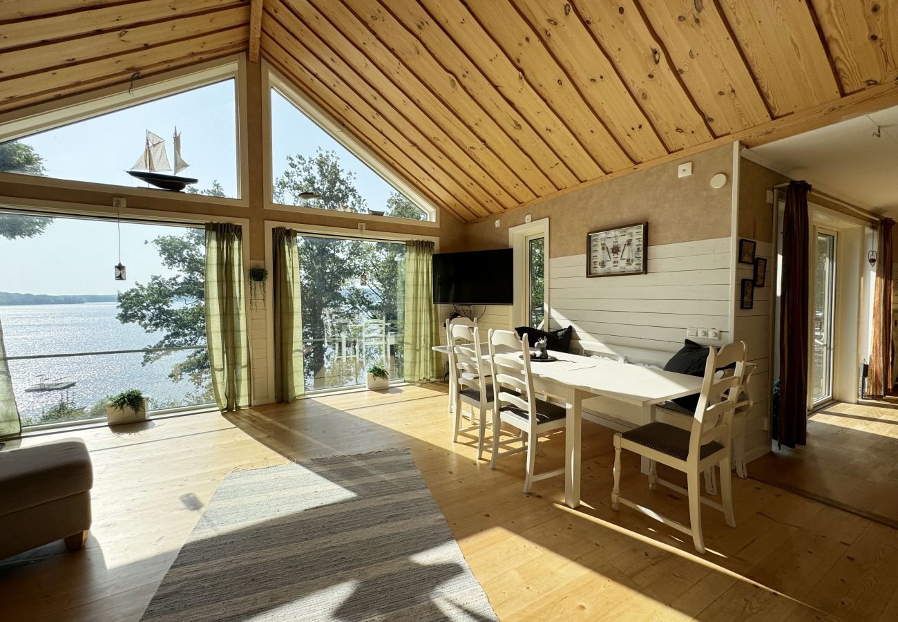 House in Dalskog - Holiday home in Dalskog with a panoramic lake view | SE17006