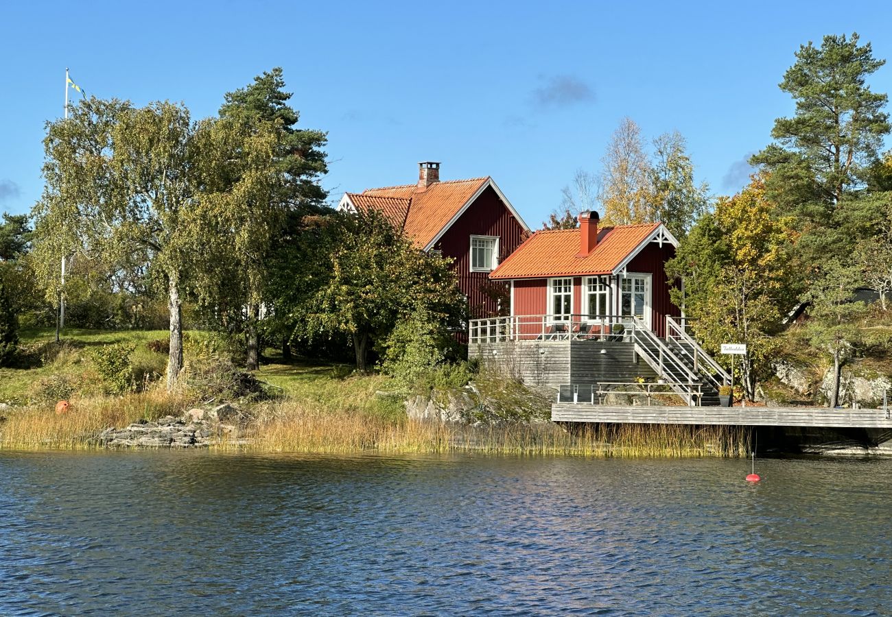 House in Köpmannebro - Unique house in Köpmannebro with fantastic lake plot | SE17008