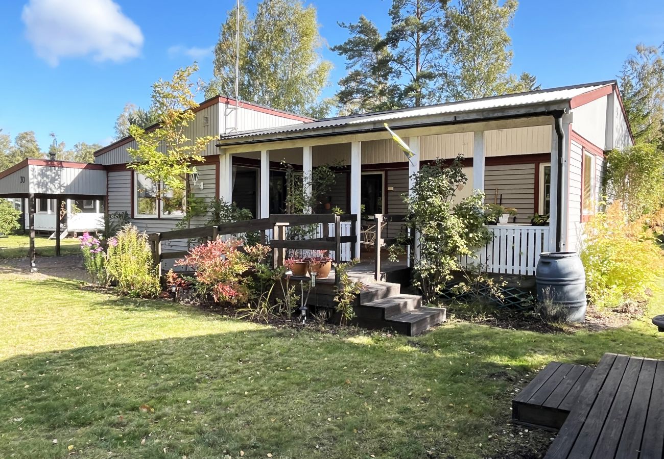 House in Mönsterås - Cozy cottage on Oknö near swimming and nature | SE05013