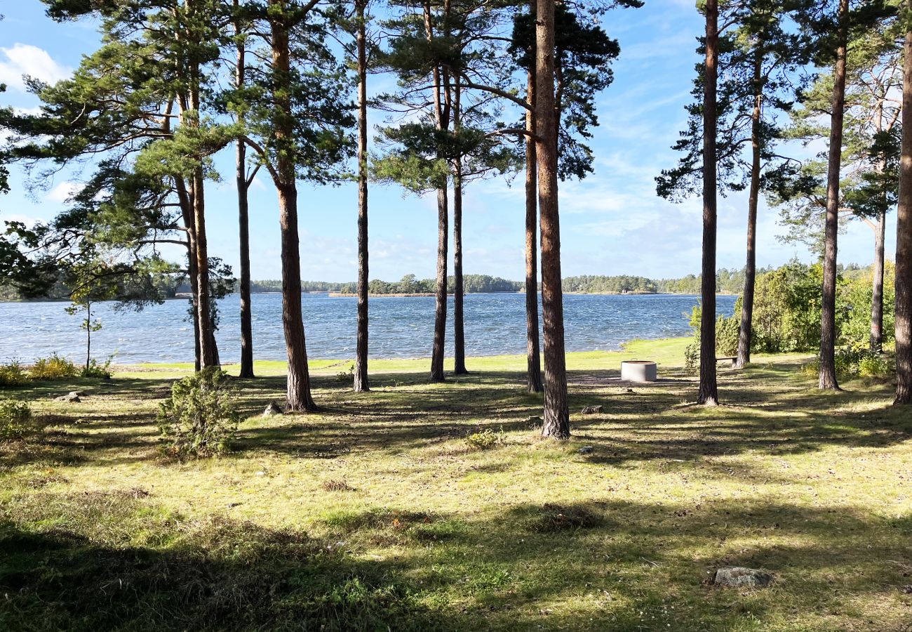 House in Mönsterås - Cozy cottage on Oknö near swimming and nature | SE05013