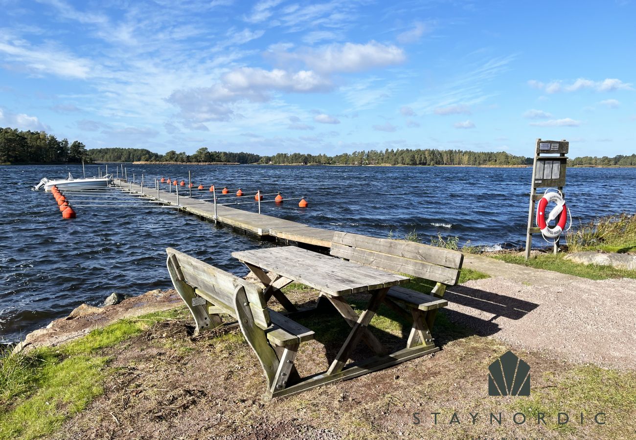 House in Mönsterås - Cozy cottage on Oknö near swimming and nature | SE05013