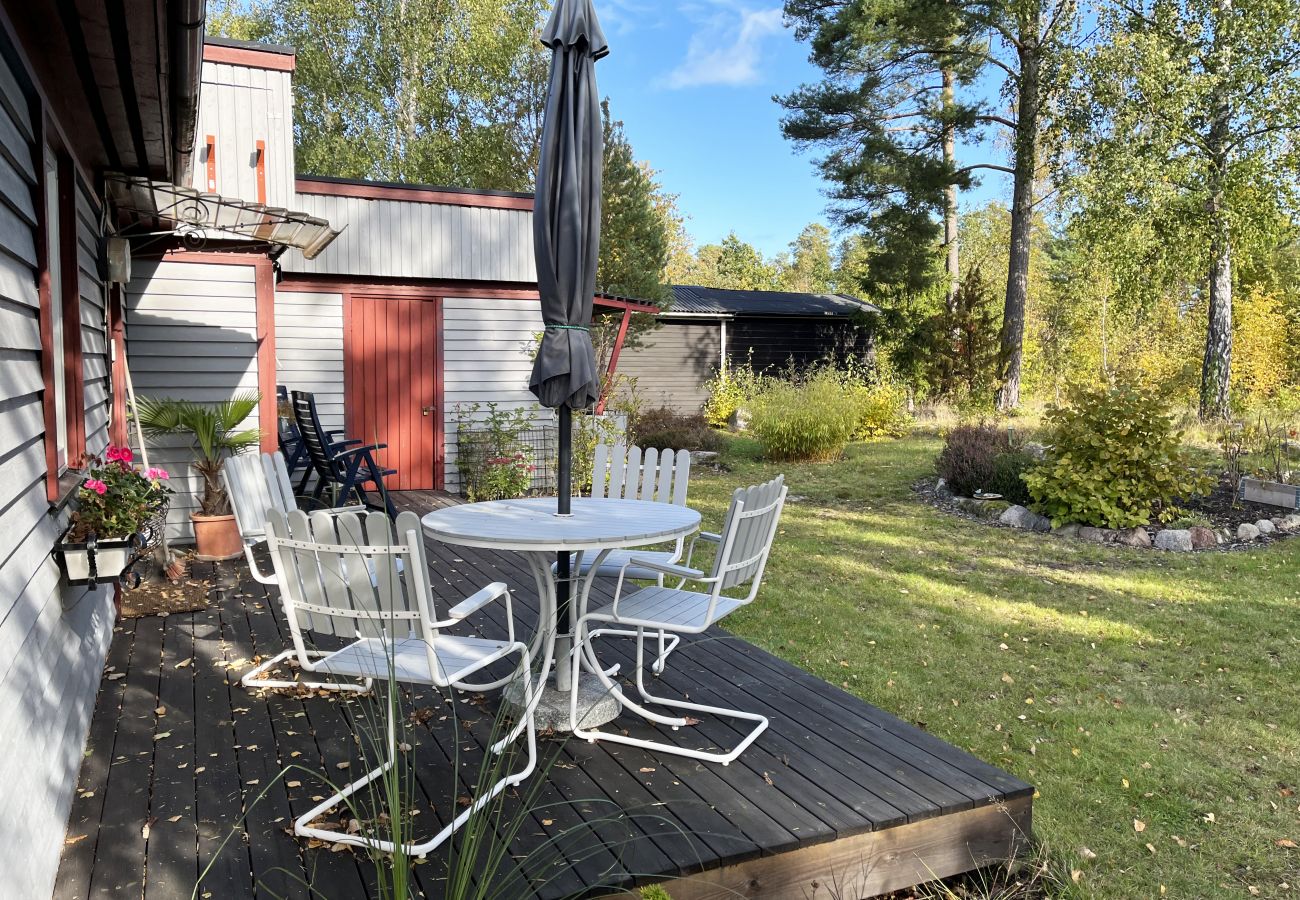 House in Mönsterås - Cozy cottage on Oknö near swimming and nature | SE05013