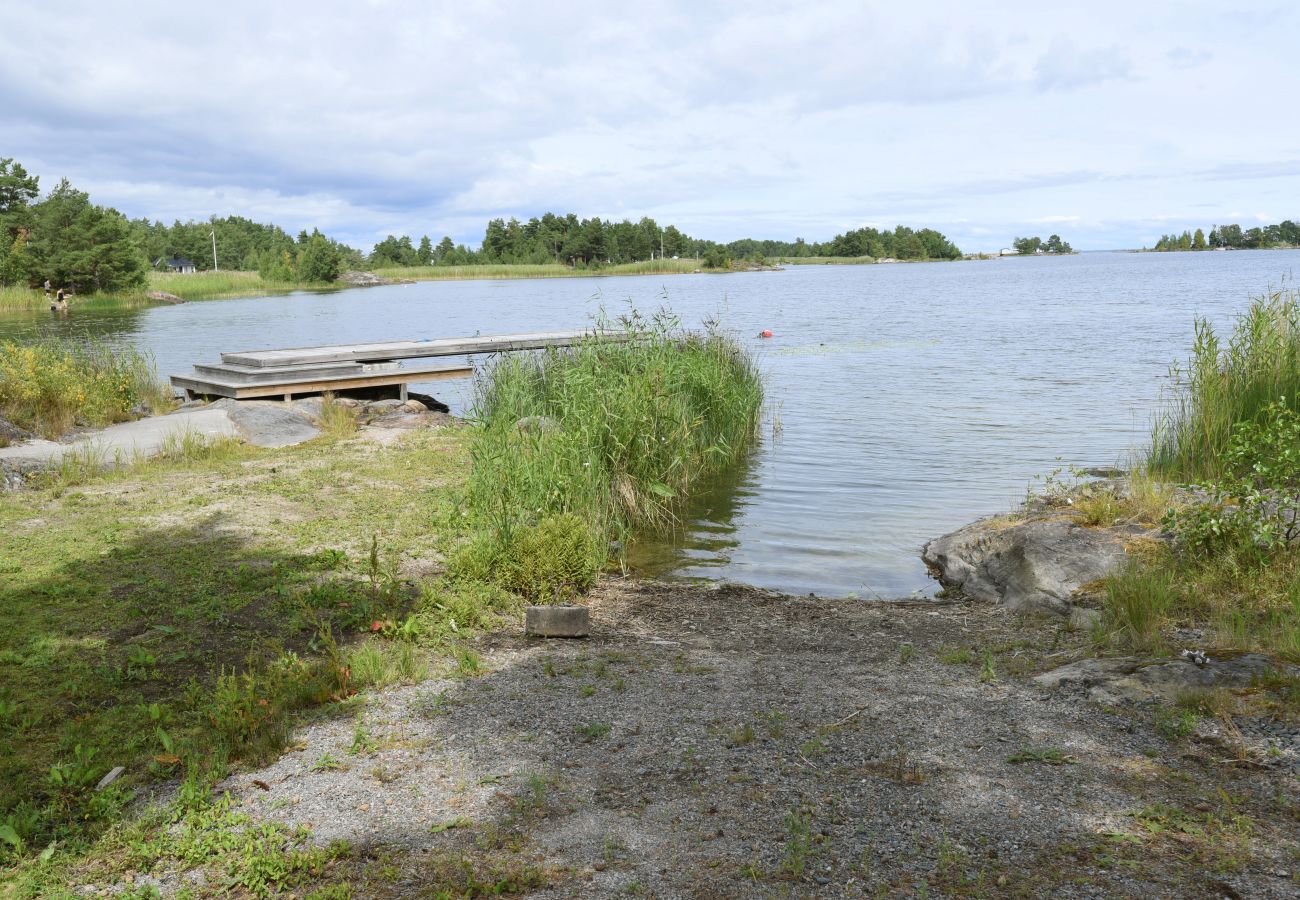 House in Mellerud - Cottage with a nice view of Lake Vänern outside Mellerud | SE17009