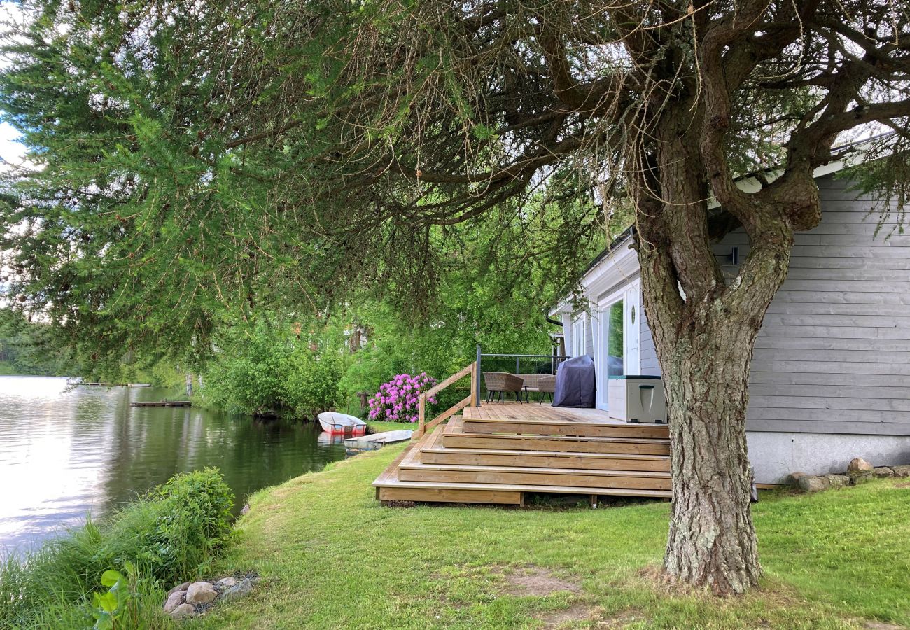 House in Bankeryd -  Lovely cottage in Bankeryd with a panoramic view of the lake | SE07027