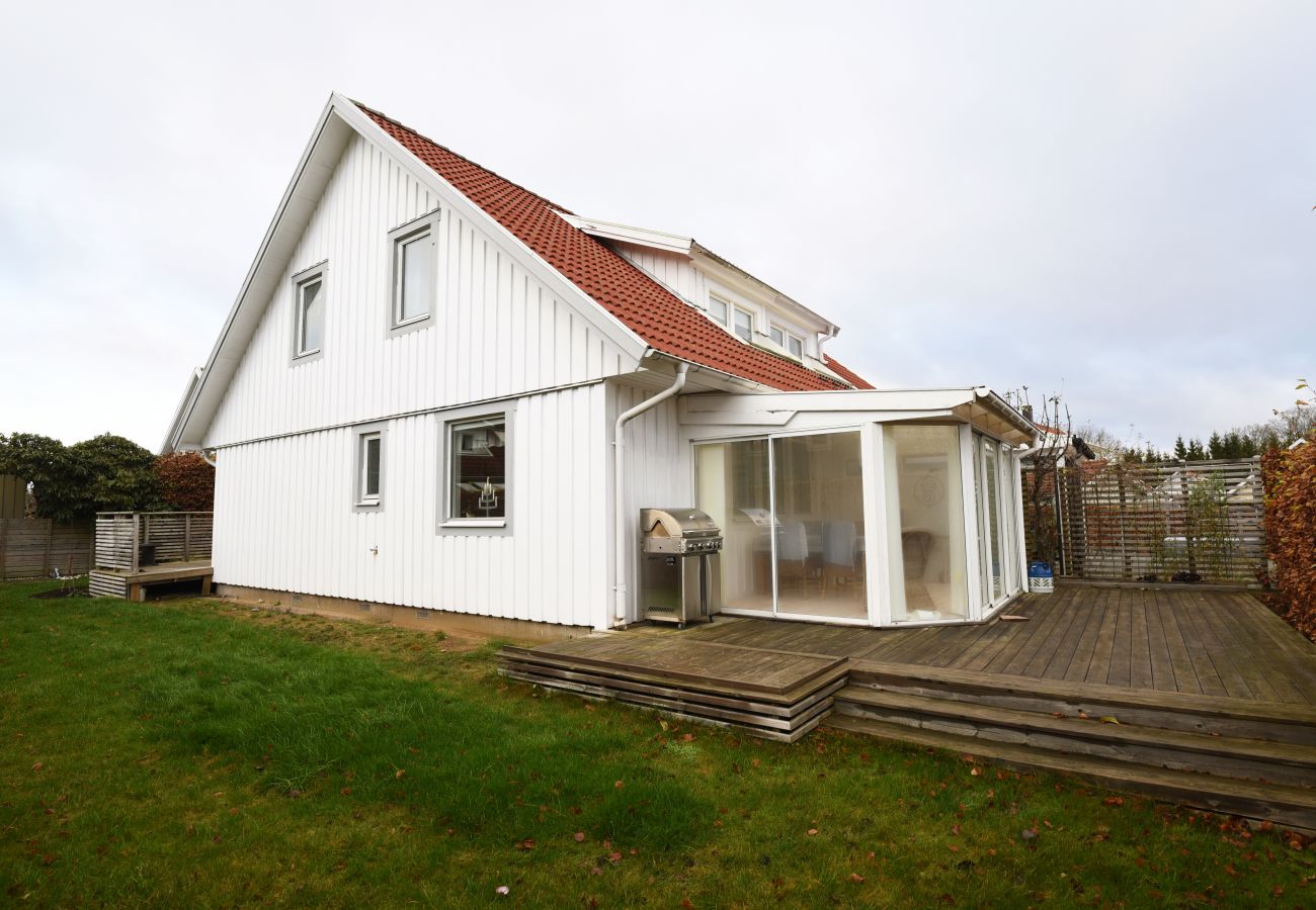 House in Öjersjö - Holiday home near Gothenburg and hiking trails | SE08041