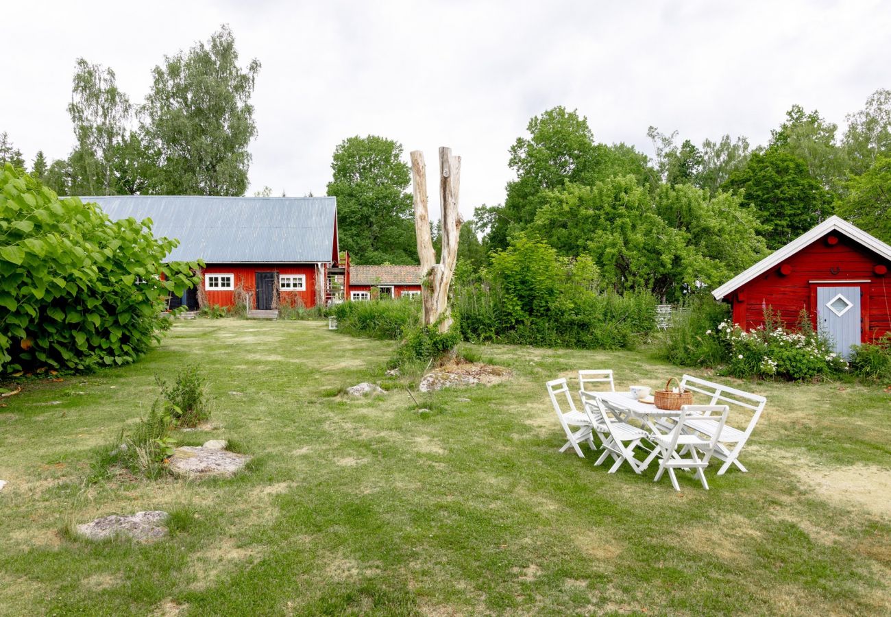 House in Bor -  Charming holiday house with unique garden outside Värnamo | SE07039