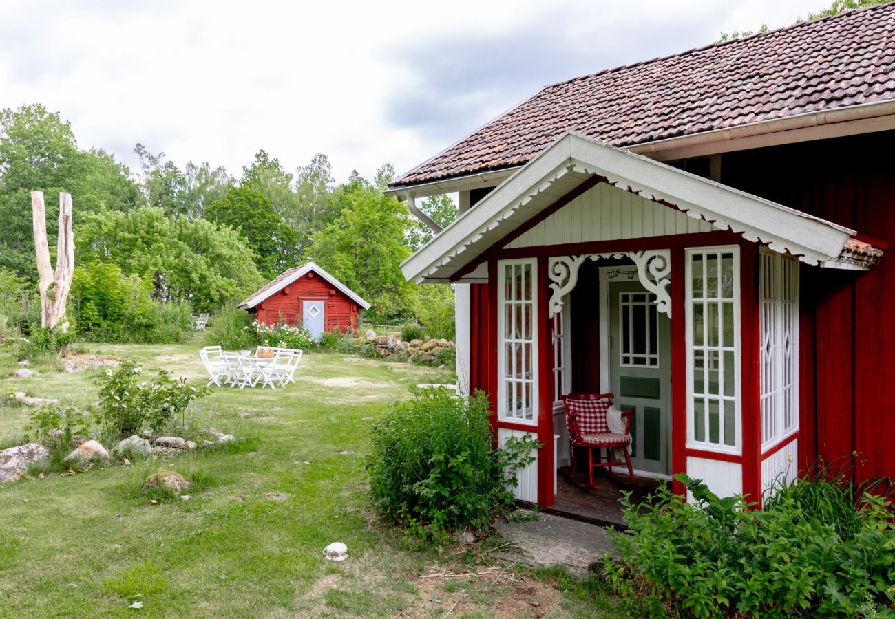 House in Bor -  Charming holiday house with unique garden outside Värnamo | SE07039