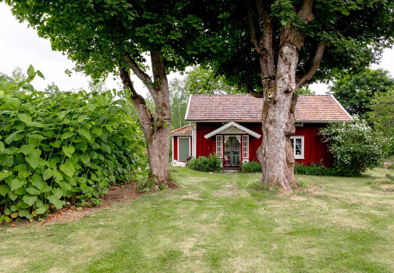 House in Bor -  Charming holiday house with unique garden outside Värnamo | SE07039