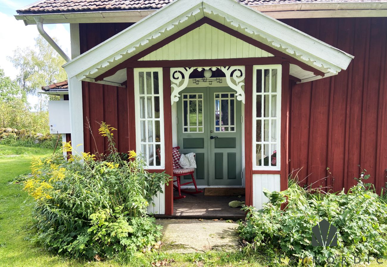 House in Bor -  Charming holiday house with unique garden outside Värnamo | SE07039