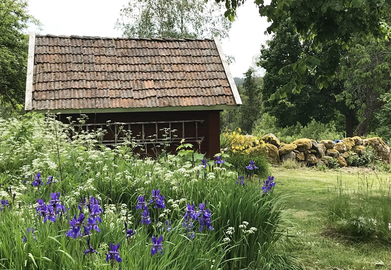 House in Bor -  Charming holiday house with unique garden outside Värnamo | SE07039