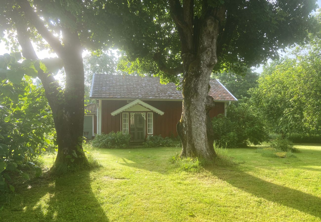 House in Bor -  Charming holiday house with unique garden outside Värnamo | SE07039