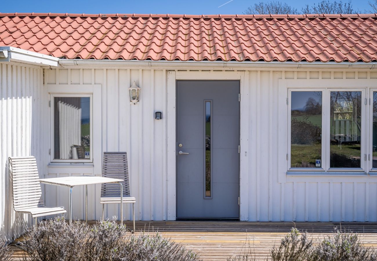 House in Mörbylånga - Pleasant cottage on Öland with a panoramic view of Kalmarsund | SE04023