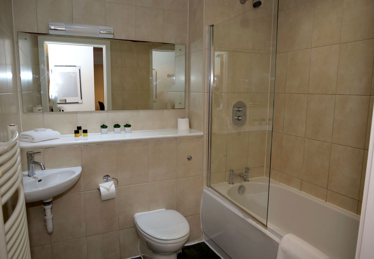 Apartment in Birmingham - ★ Arcadian Centre - Deluxe 2 Bed - Balcony 