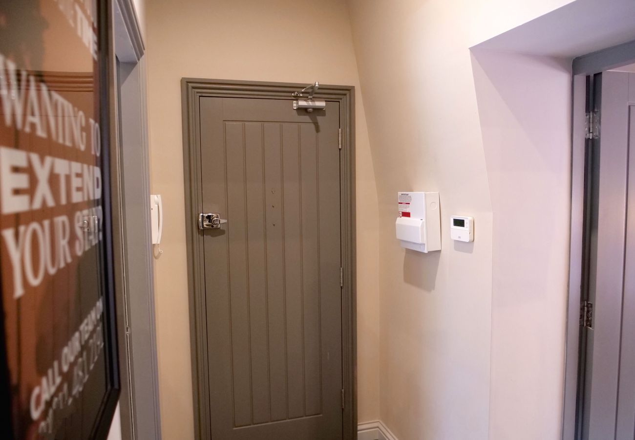 Apartment in Birmingham - ★ Silver Forge - Lux 2 Bed - 2x En Suite - Siena Suite - City Centre