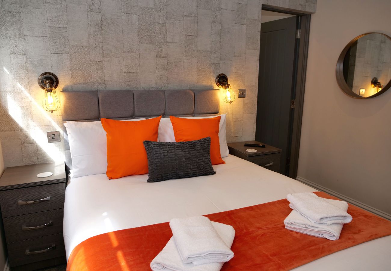 Apartment in Birmingham - ★ Silver Forge - Lux 2 Bed - 2x En Suite - Siena Suite - City Centre