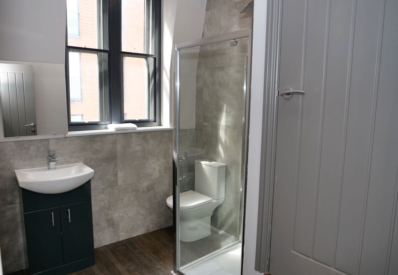 Apartment in Birmingham - ★ Silver Forge - Lux 2 Bed - 2x En Suite - Siena Suite - City Centre