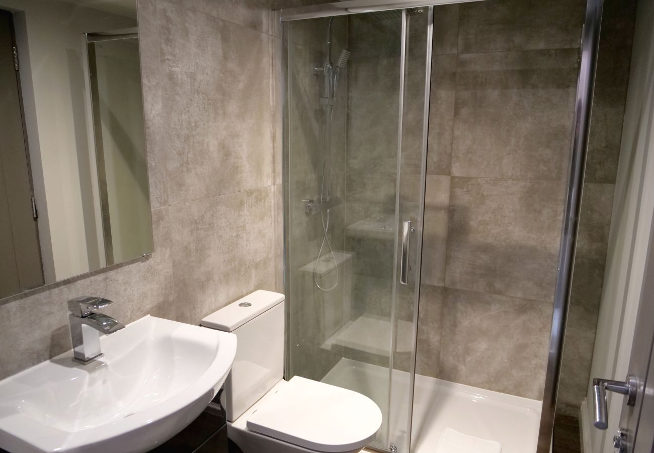 Apartment in Birmingham - ★ Silver Forge - Lux 2 Bed - 2x En Suite - Siena Suite - City Centre