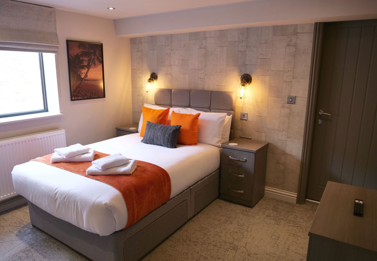 Apartment in Birmingham - ★ Silver Forge - Lux 2 Bed - 2x En Suite - Siena Suite - City Centre