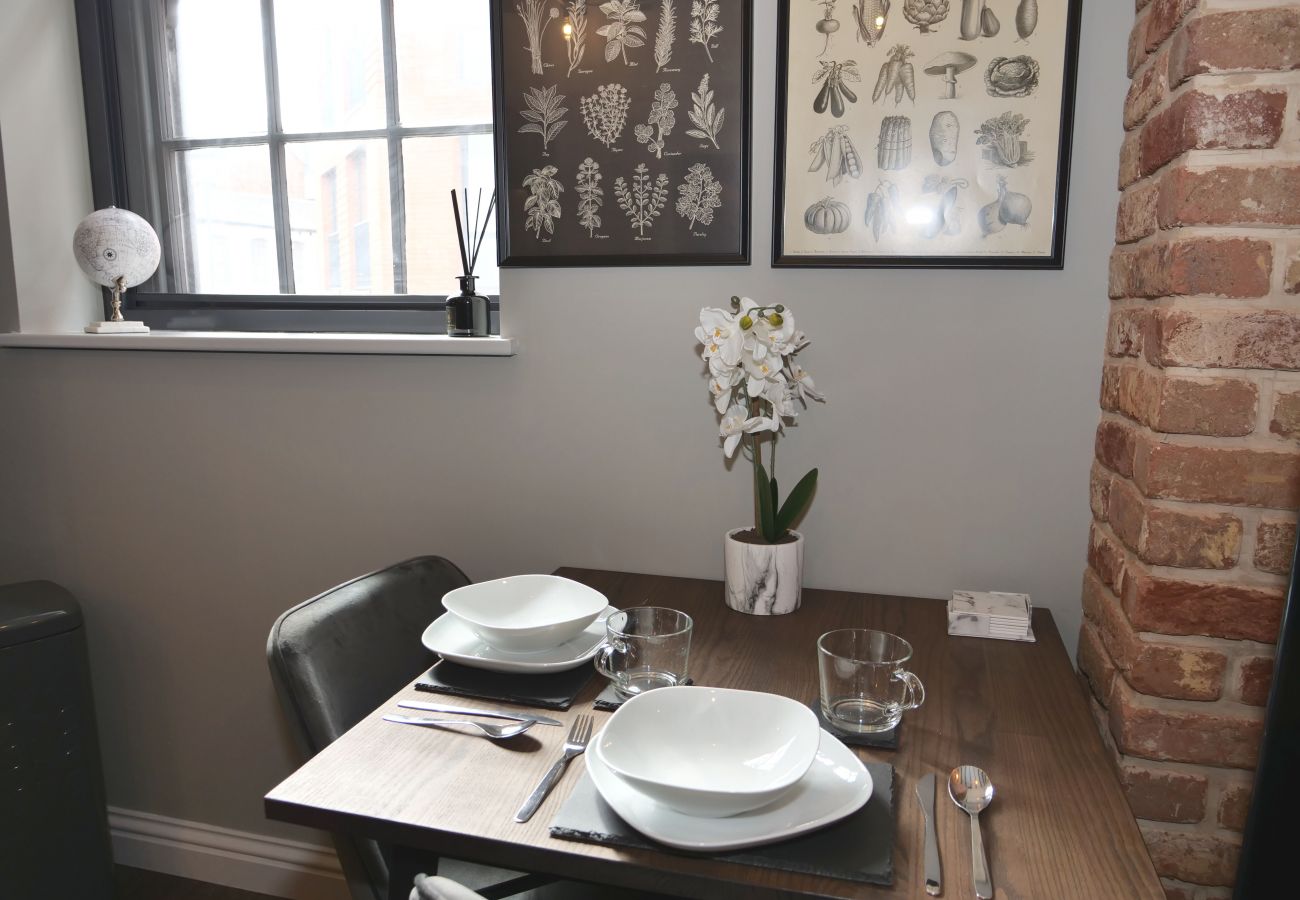 Apartment in Birmingham - ★ Silver Forge - Lux 2 Bed - 2x En Suite - Siena Suite - City Centre