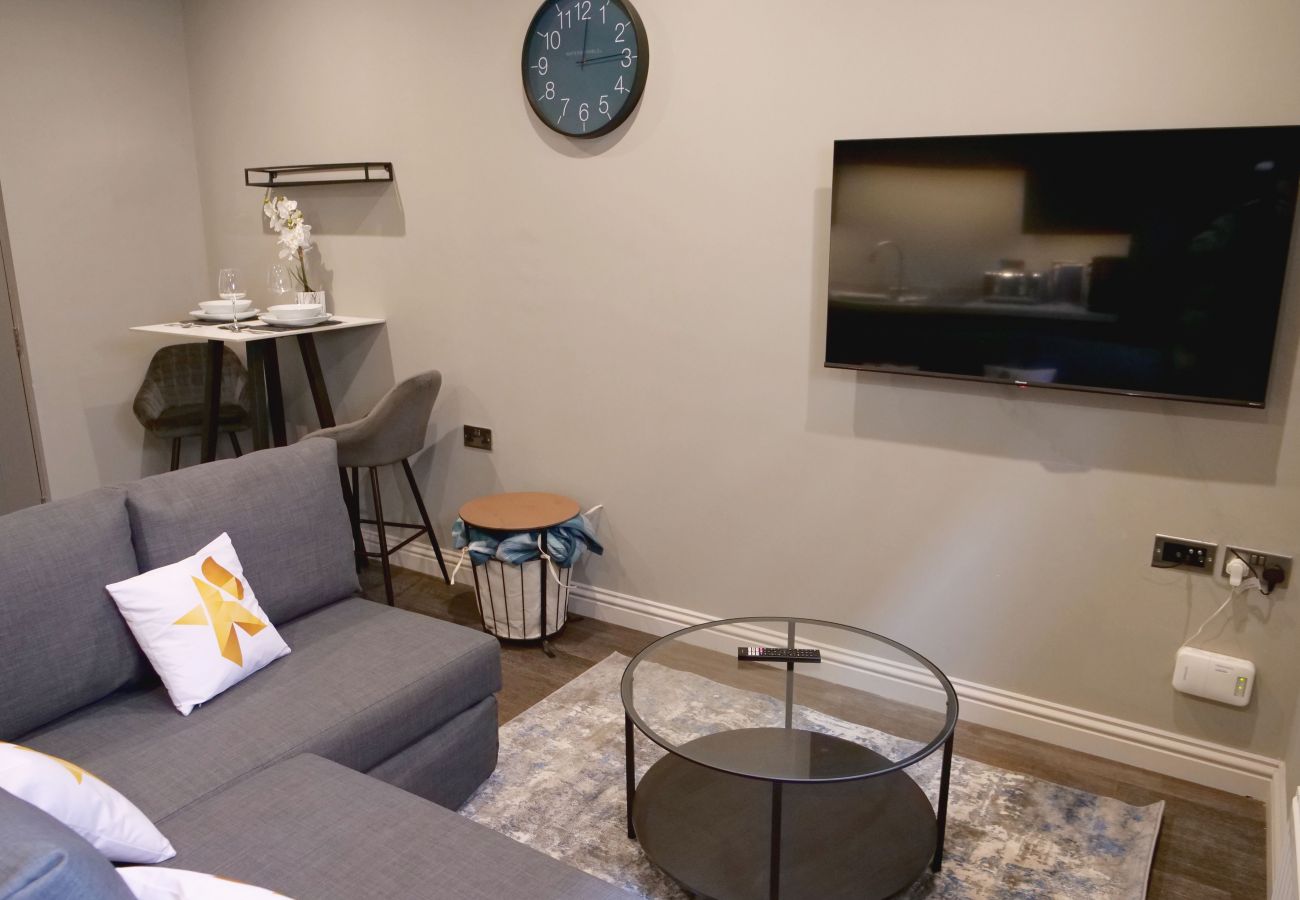 Apartment in Birmingham - ★ Silver Forge - Luxury One Bed with Office - Sofa Bed