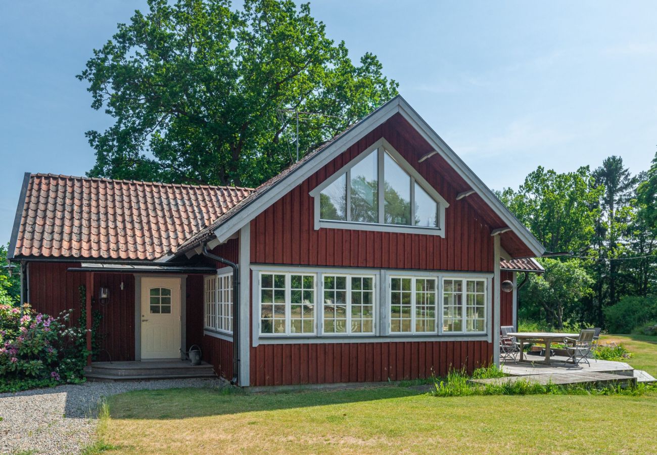 House in Mölnbo - Idyllic house in Mölnbo with heated pool near Gnesta | SE13025