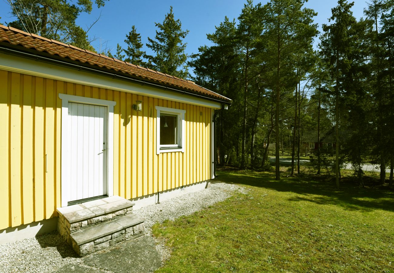 Apartment in Lärbro - Cozy cottage on Gotland with sauna near salty baths | SE12017