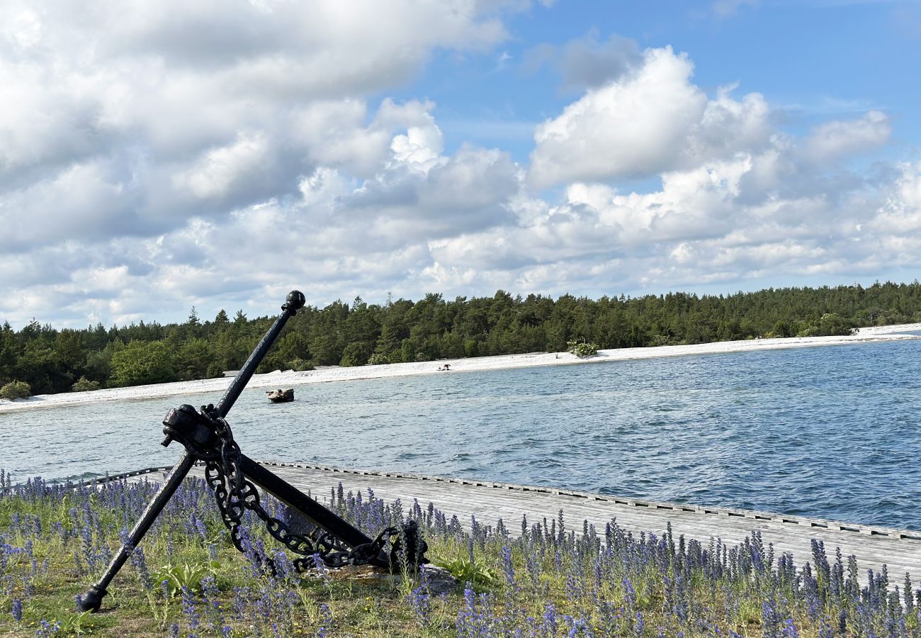 Apartment in Lärbro - Cozy cottage on Gotland with sauna near salty baths | SE12017