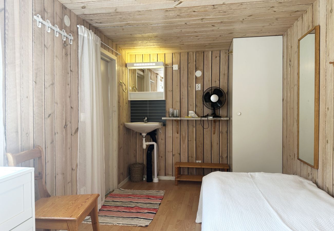 Apartment in Lärbro - Cozy cottage on Gotland with sauna near salty baths | SE12017