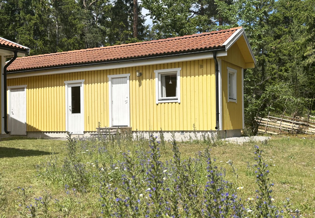 Apartment in Lärbro - Cozy cottage on Gotland with sauna near salty baths | SE12017